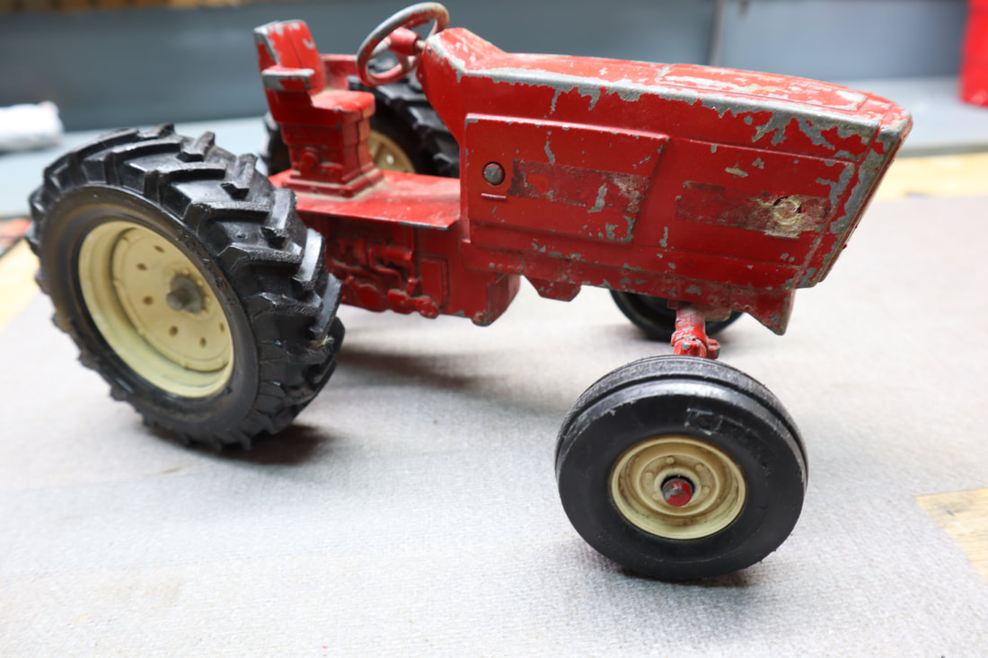 Ertl 415 toy tractor